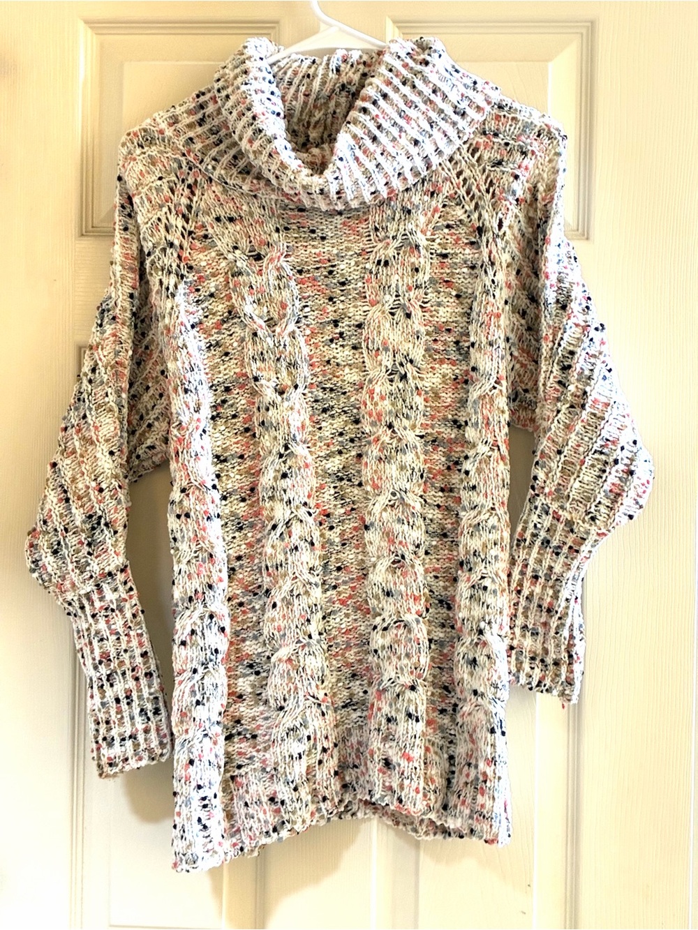 MOON & MADISON Speckled Cream Cable  Cowl Neck Sweater